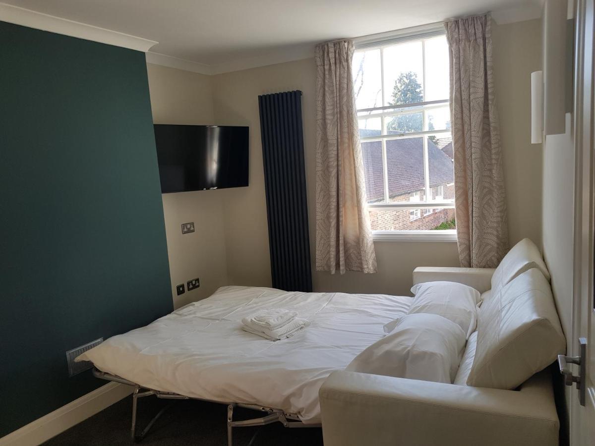 Limes Apartments Haywards Heath Esterno foto